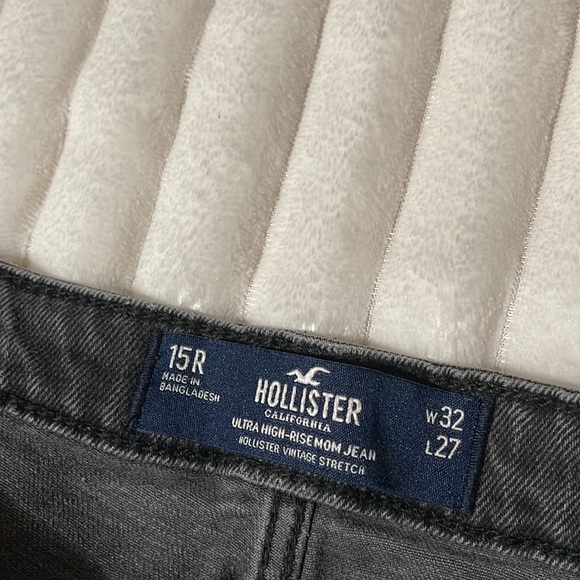Hollister Ultra High Rise Mom Jean | Size 32 - Picture 5 of 7